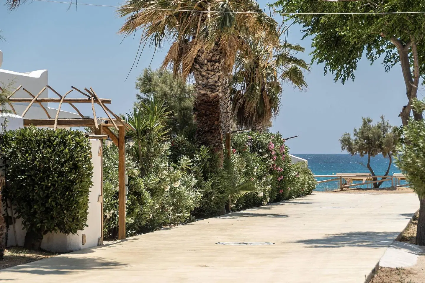 Glaronissi Beach Garten