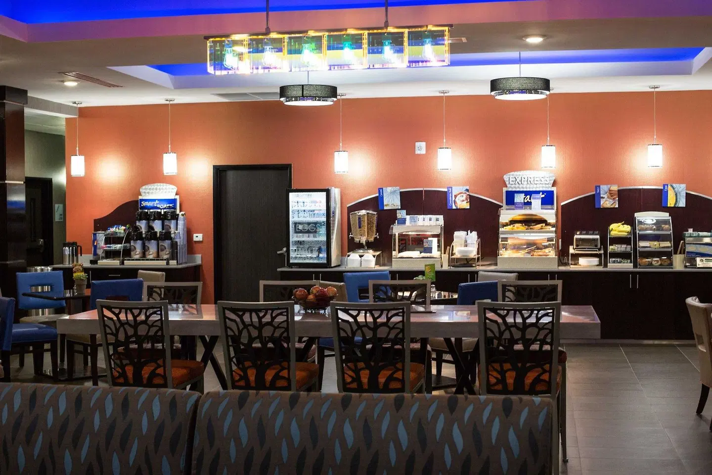 Holiday Inn Express & Suites Oklahoma City Southeast - I-35 by IHG Bar