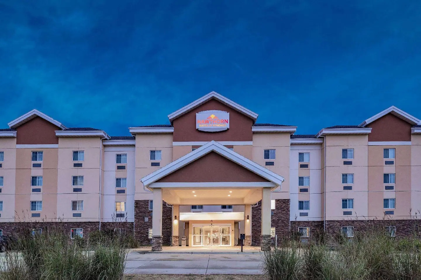 Hawthorn Suites by Wyndham Dickinson EXTERIOR