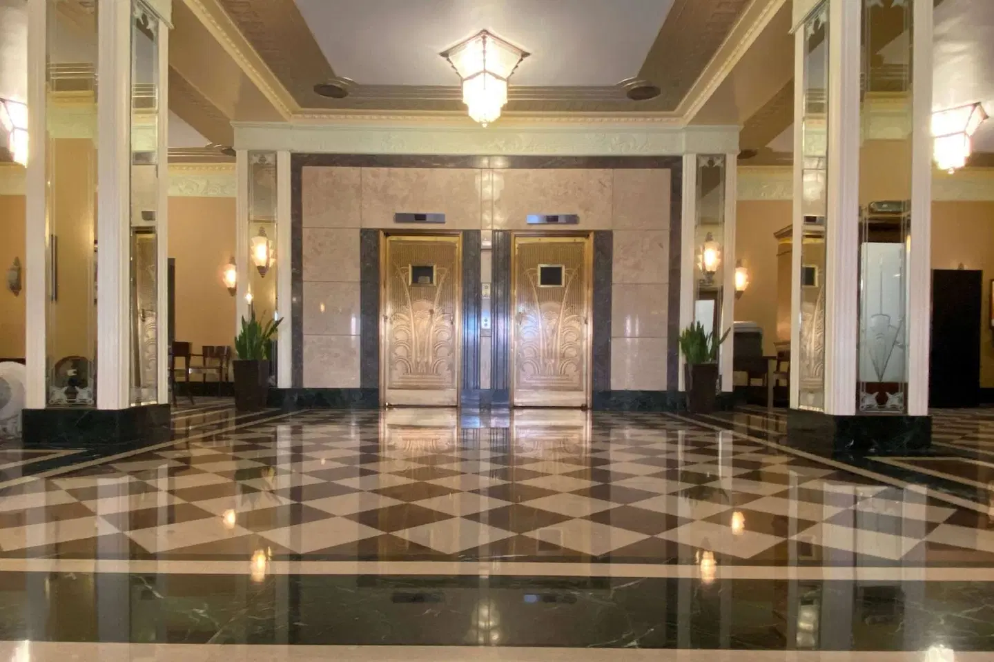 Ambassador Hotel Milwaukee, Trademark Collection by Wyndham LOUNGE_LOBBY