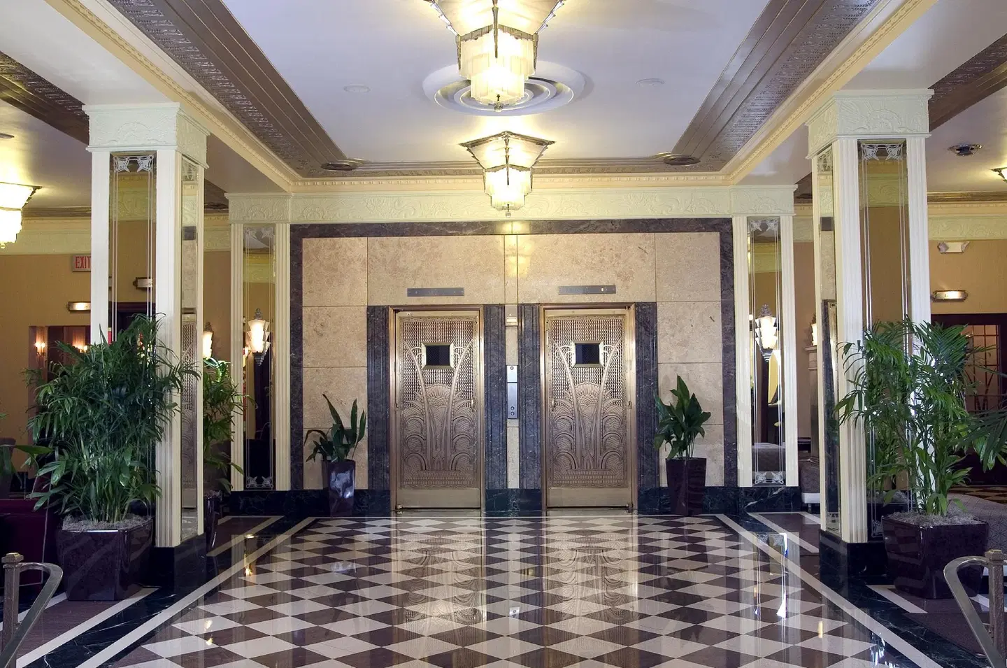 Ambassador Hotel Milwaukee, Trademark Collection by Wyndham LOUNGE_LOBBY