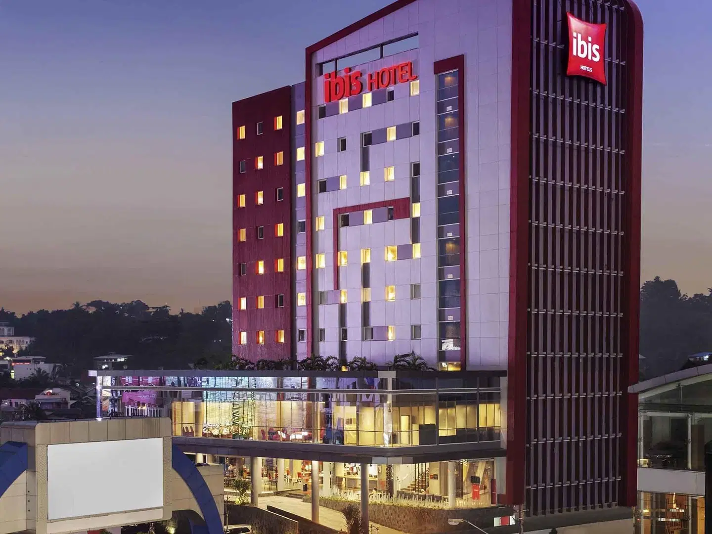 ibis Manado City Center Boulevard EXTERIOR