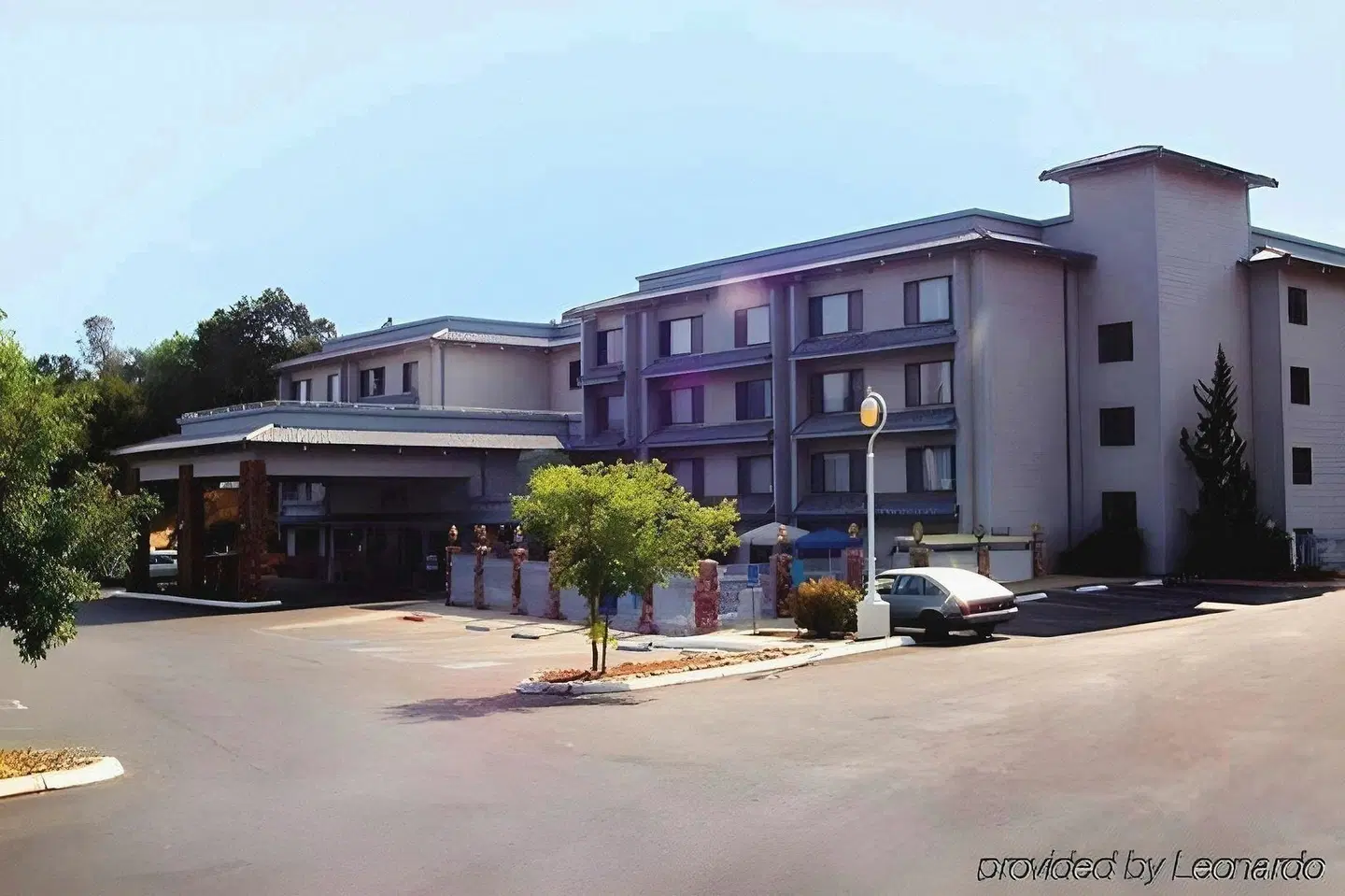 Yosemite Southgate Hotel & Suites EXTERIOR