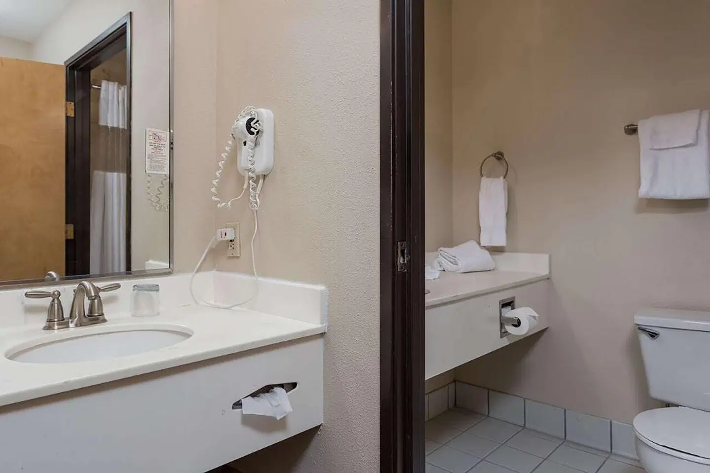Shilo Inn Suites Newport Badezimmer