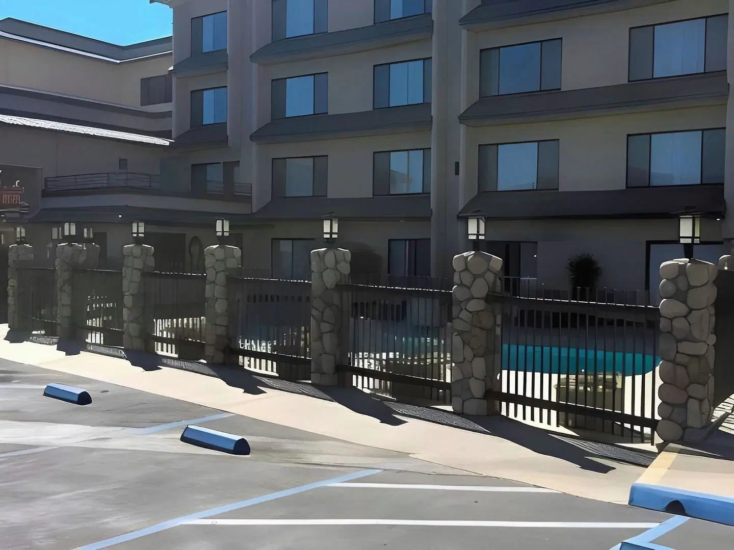 Yosemite Southgate Hotel & Suites EXTERIOR