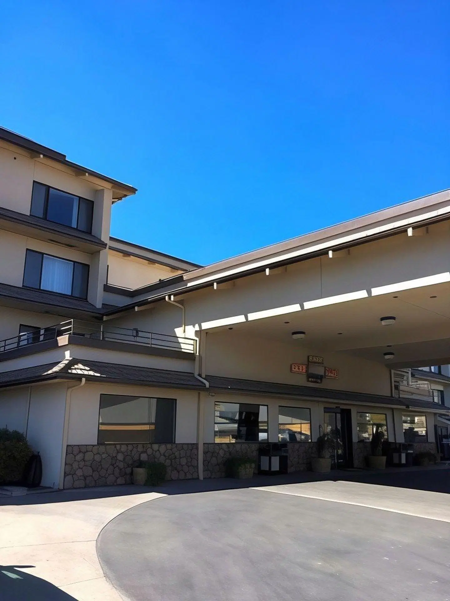 Yosemite Southgate Hotel & Suites EXTERIOR