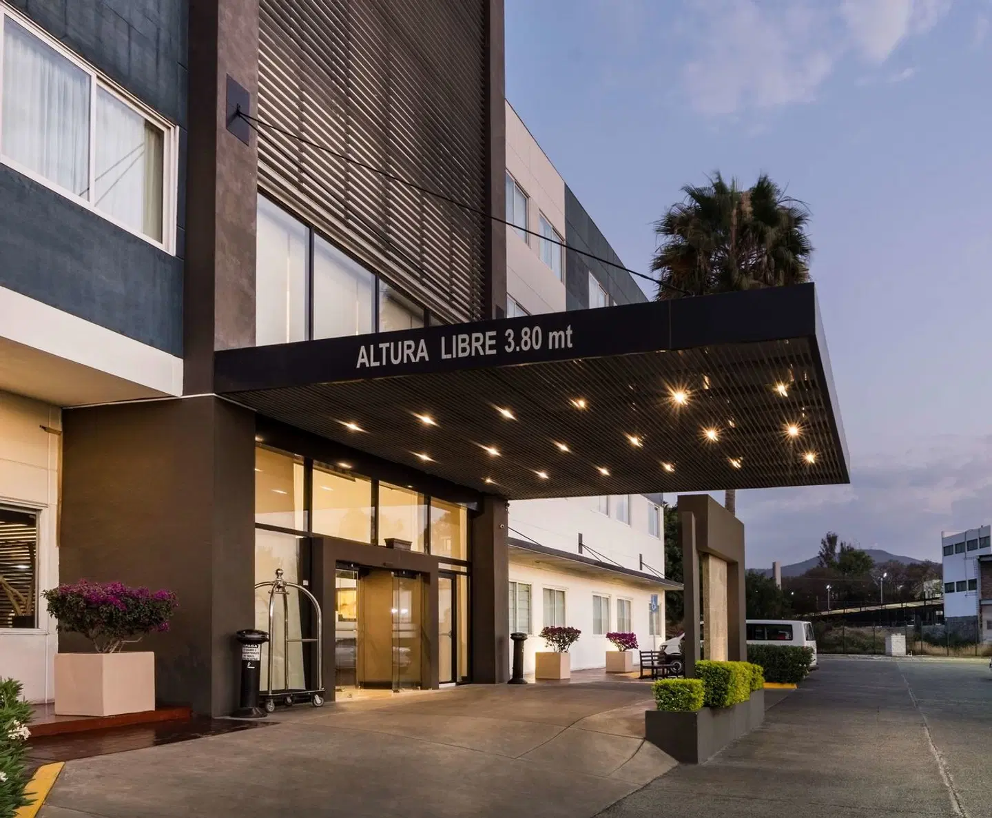 DoubleTree by Hilton Queretaro EXTERIOR
