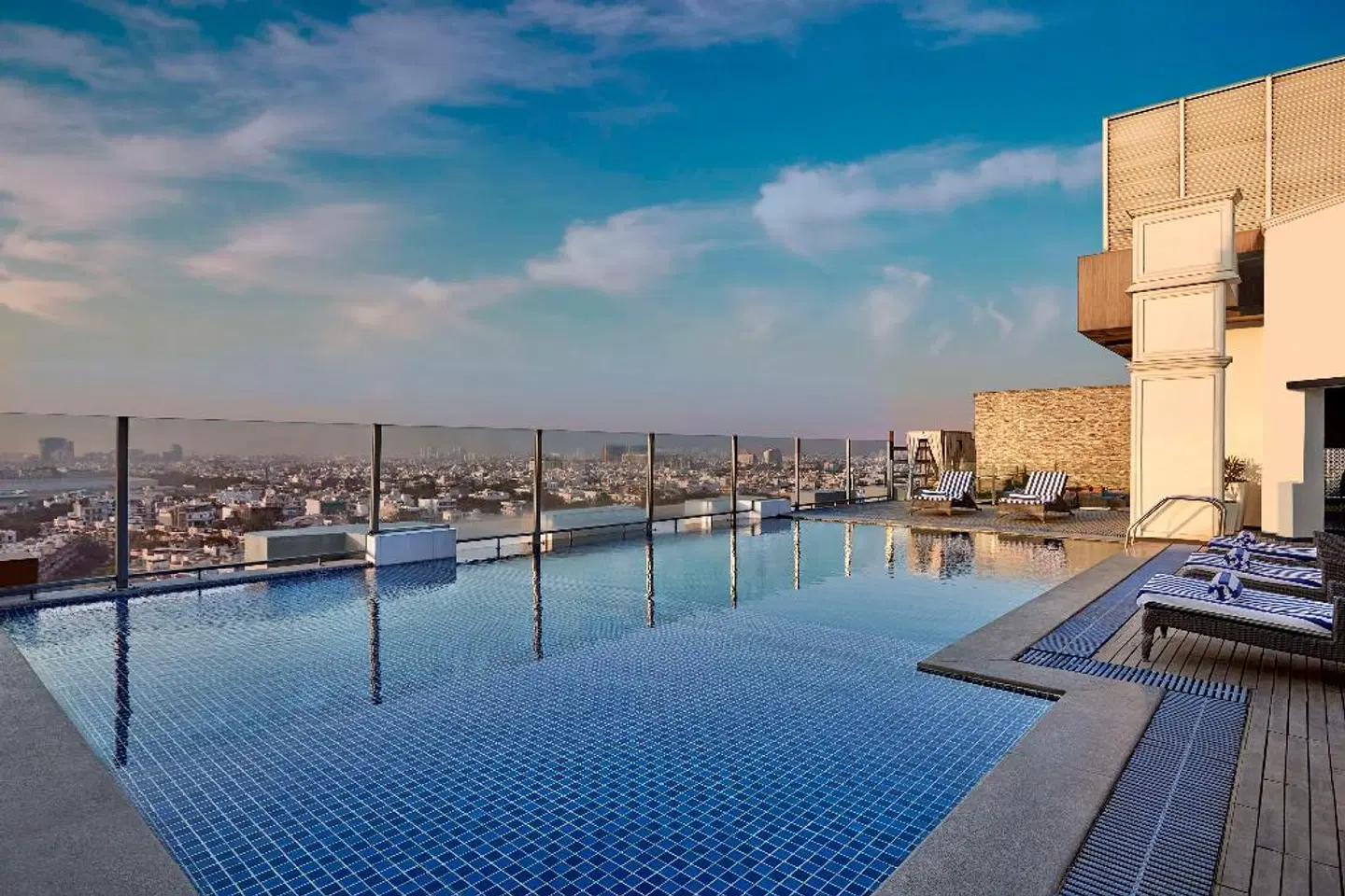 DoubleTree by Hilton Gurugram Baani Square OUTDOOR_POOL