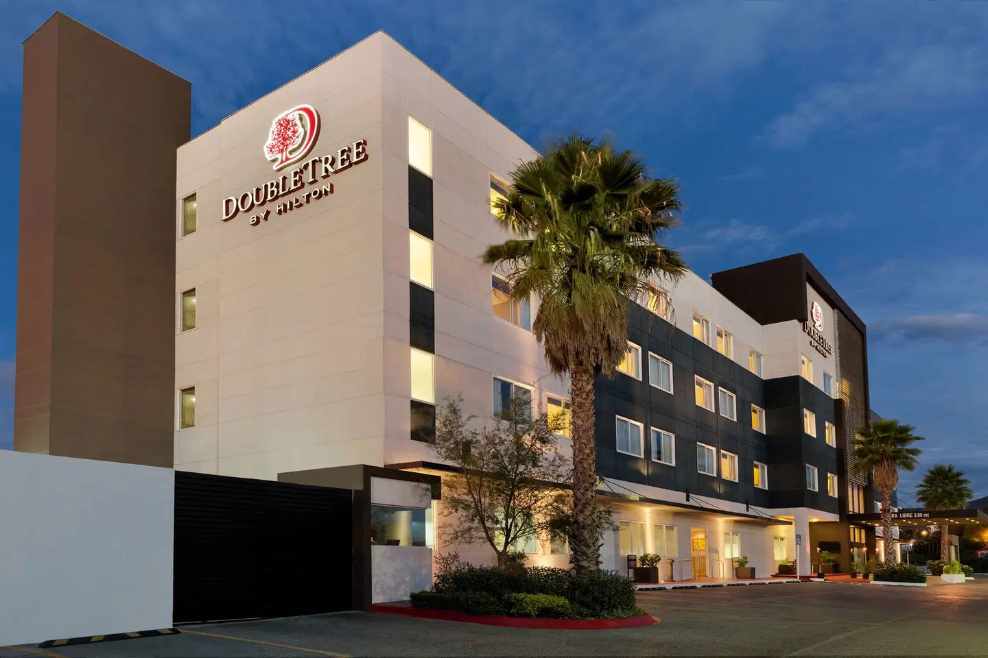DoubleTree by Hilton Queretaro EXTERIOR