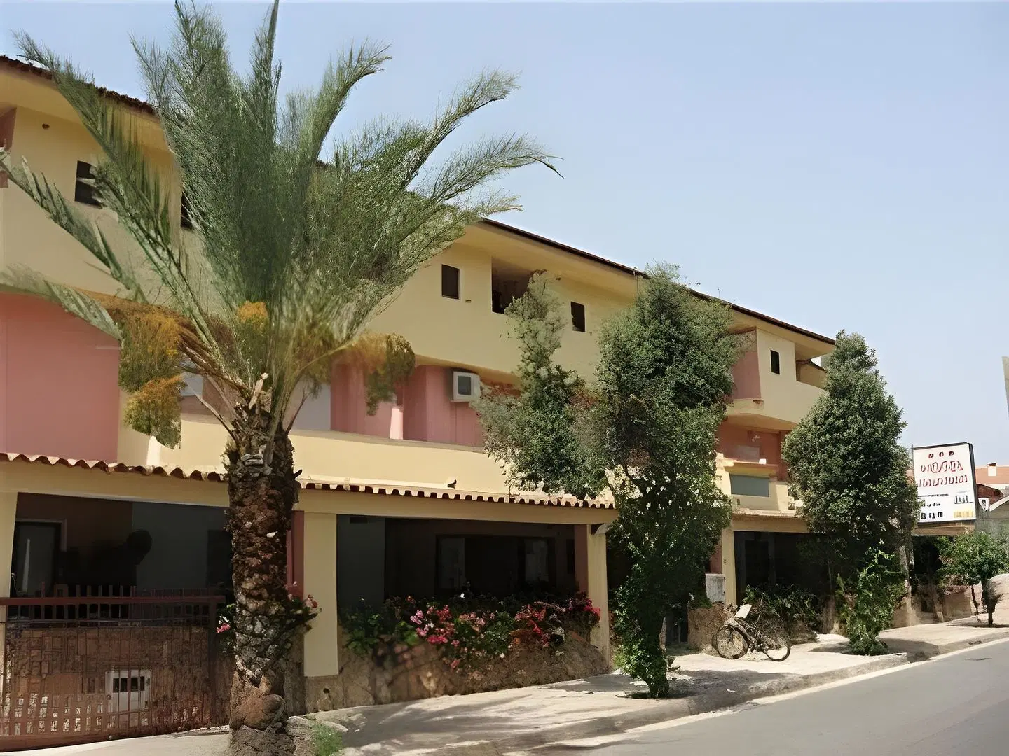 Quasar EXTERIOR