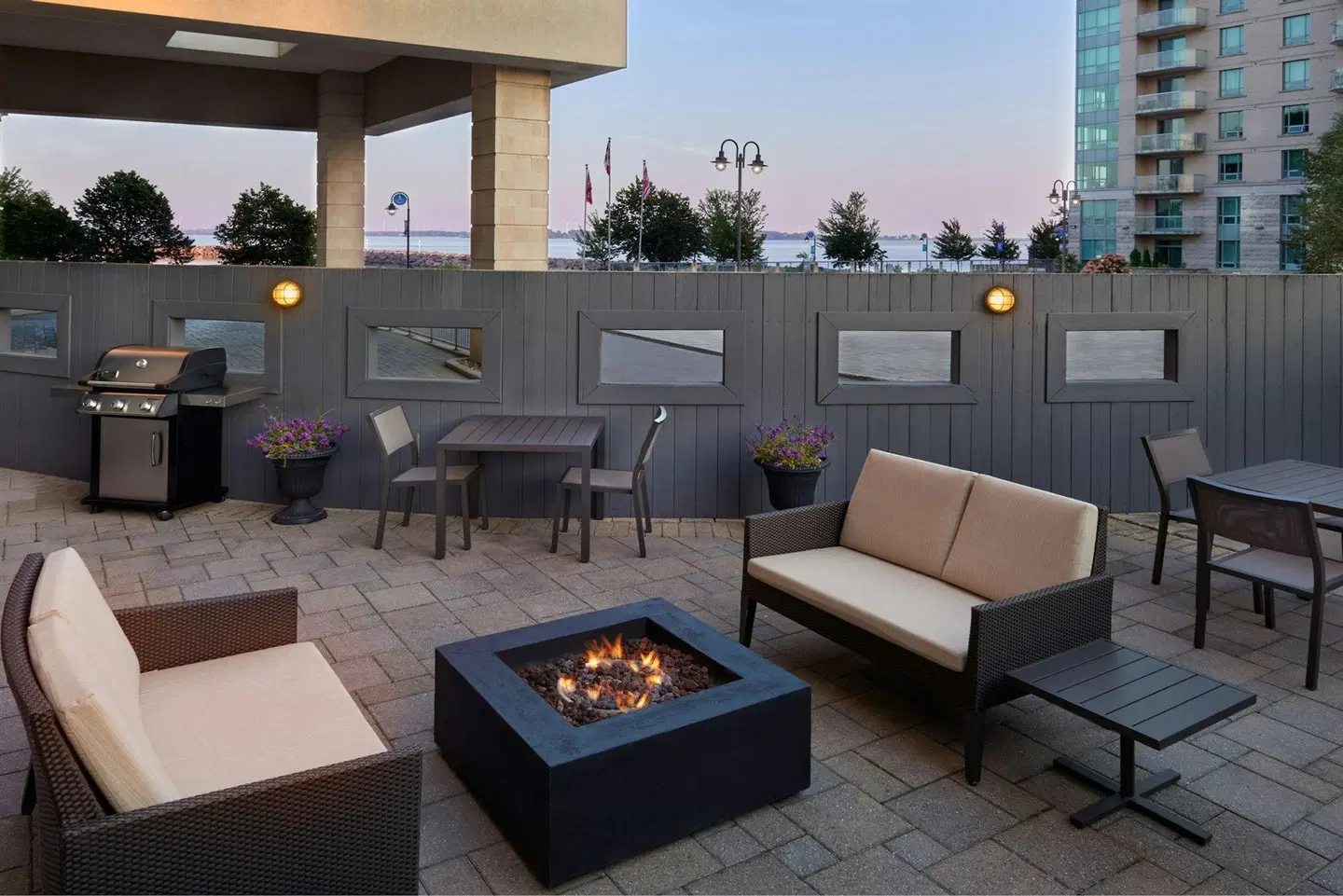 Residence Inn by Marriott Kingston Water's Edge Terrasse