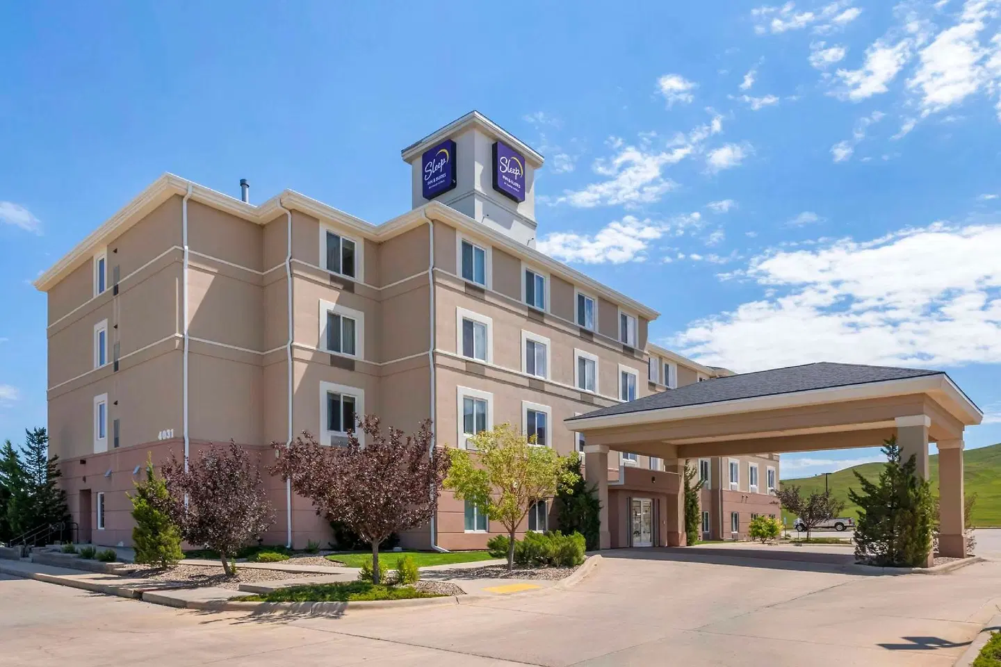 Sleep Inn & Suites EXTERIOR