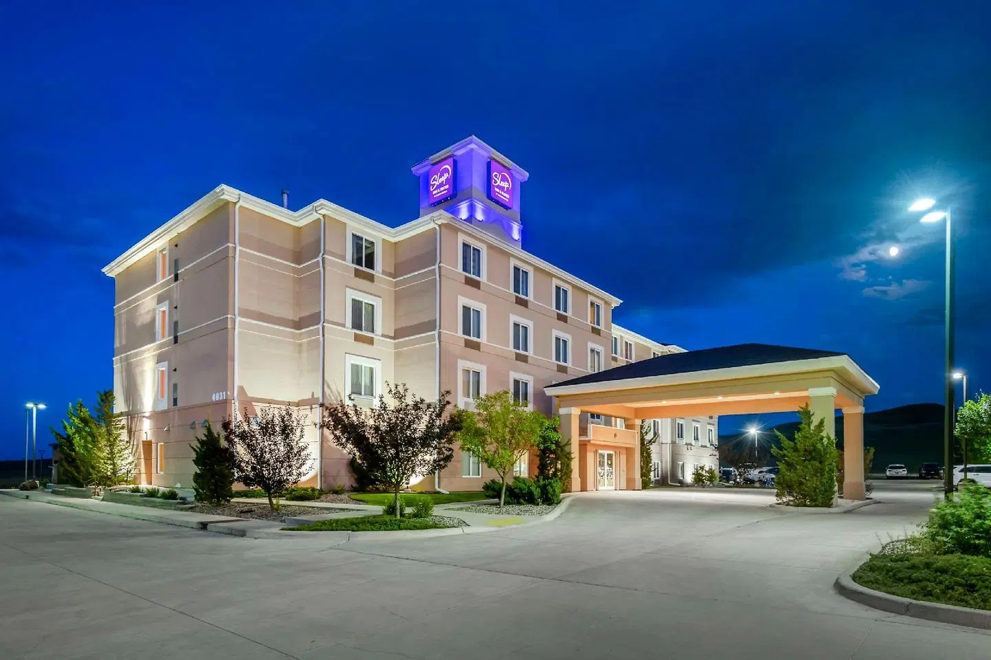Sleep Inn & Suites EXTERIOR