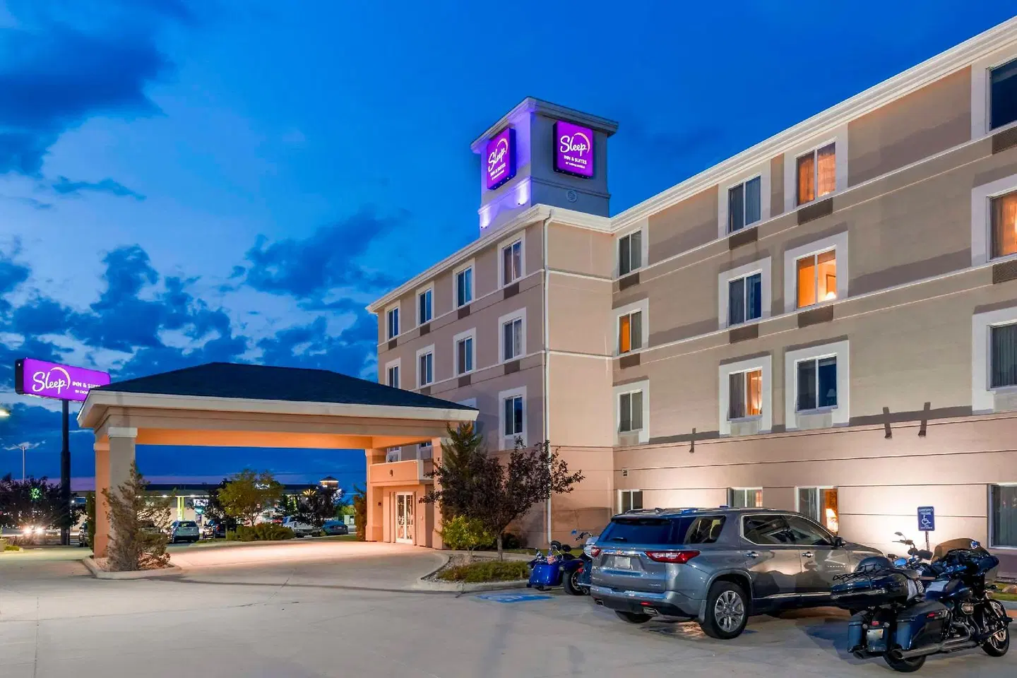 Sleep Inn & Suites EXTERIOR