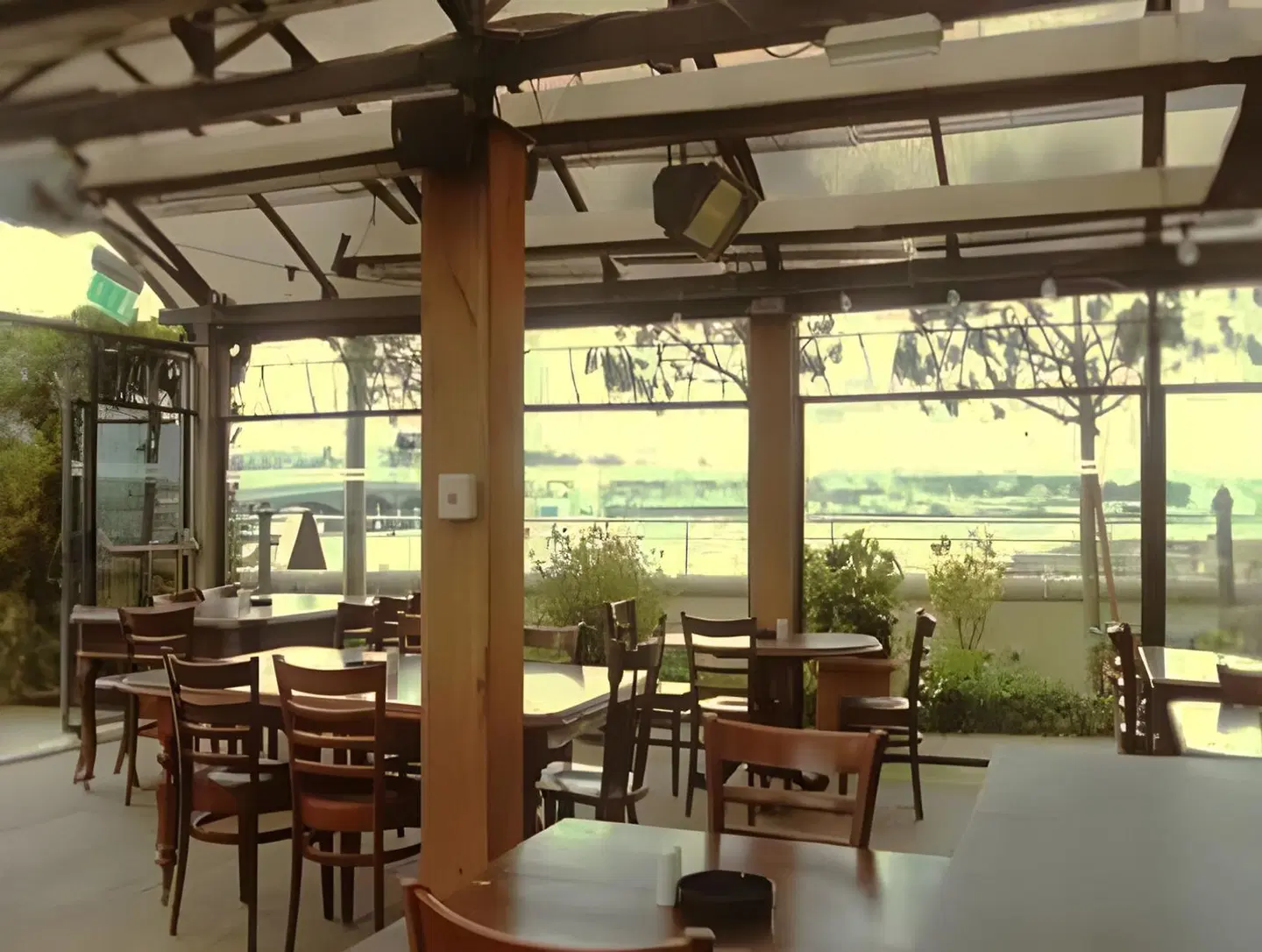 Riverbank House Hotel Terrasse