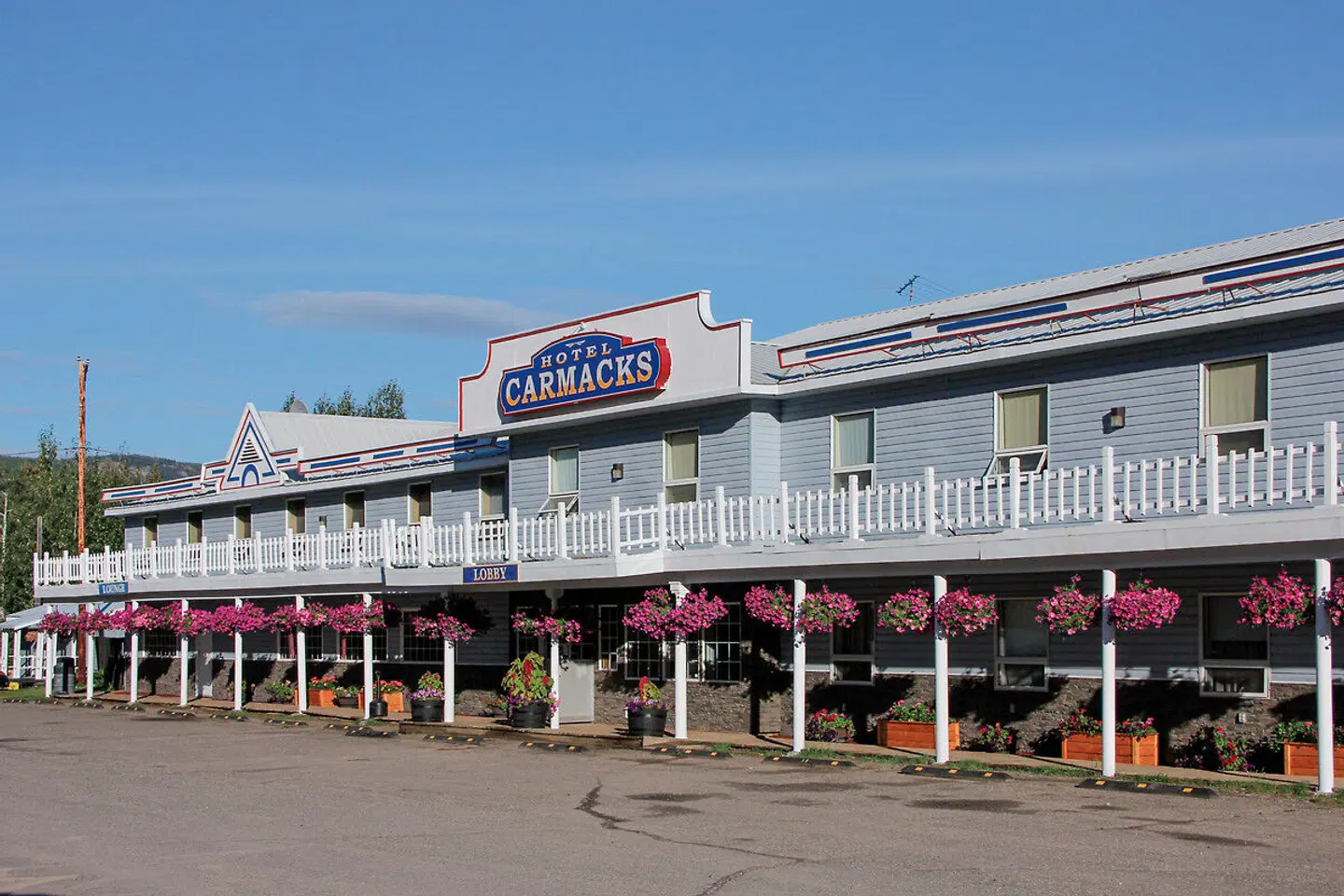 Hotel Carmacks EXTERIOR