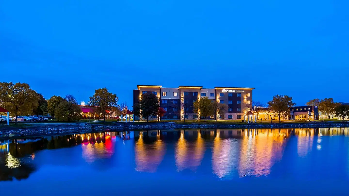 Best Western Premier Ankeny Hotel OUTDOOR_POOL