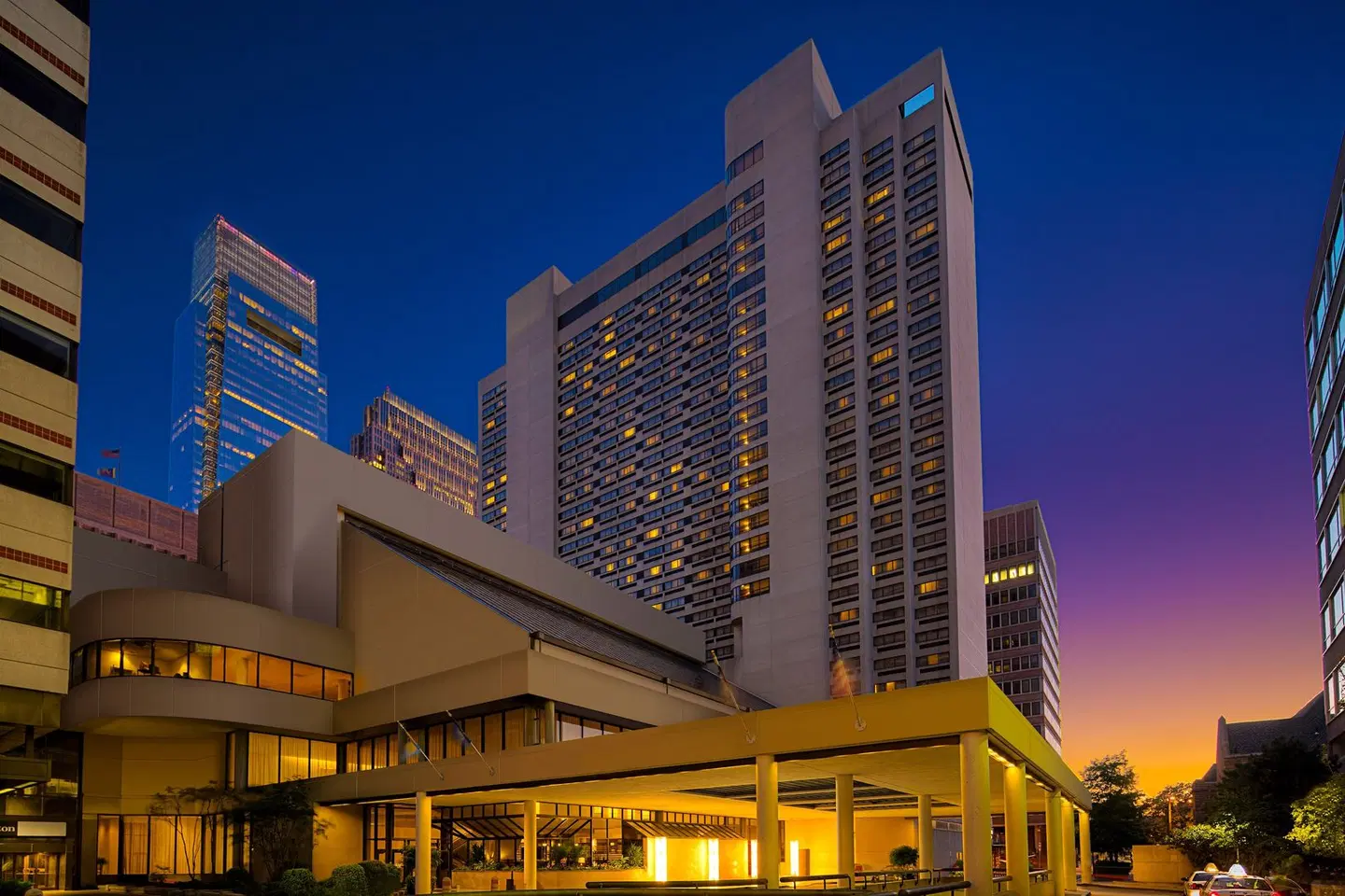 Sheraton Philadelphia Downtown EXTERIOR