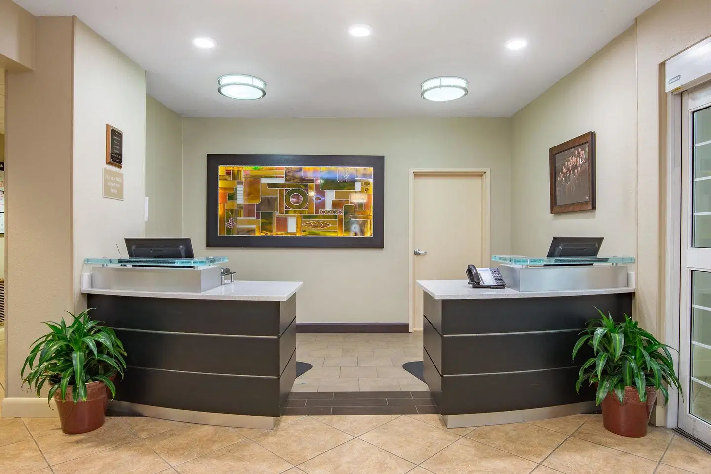 Candlewood Suites Jefferson City by IHG LOUNGE_LOBBY