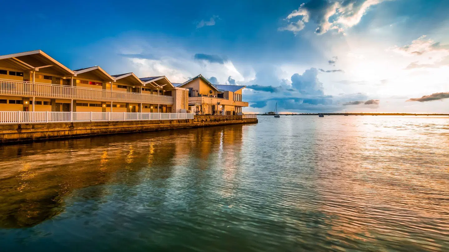 Best Western PLUS Yacht Harbour Inn EXTERIOR
