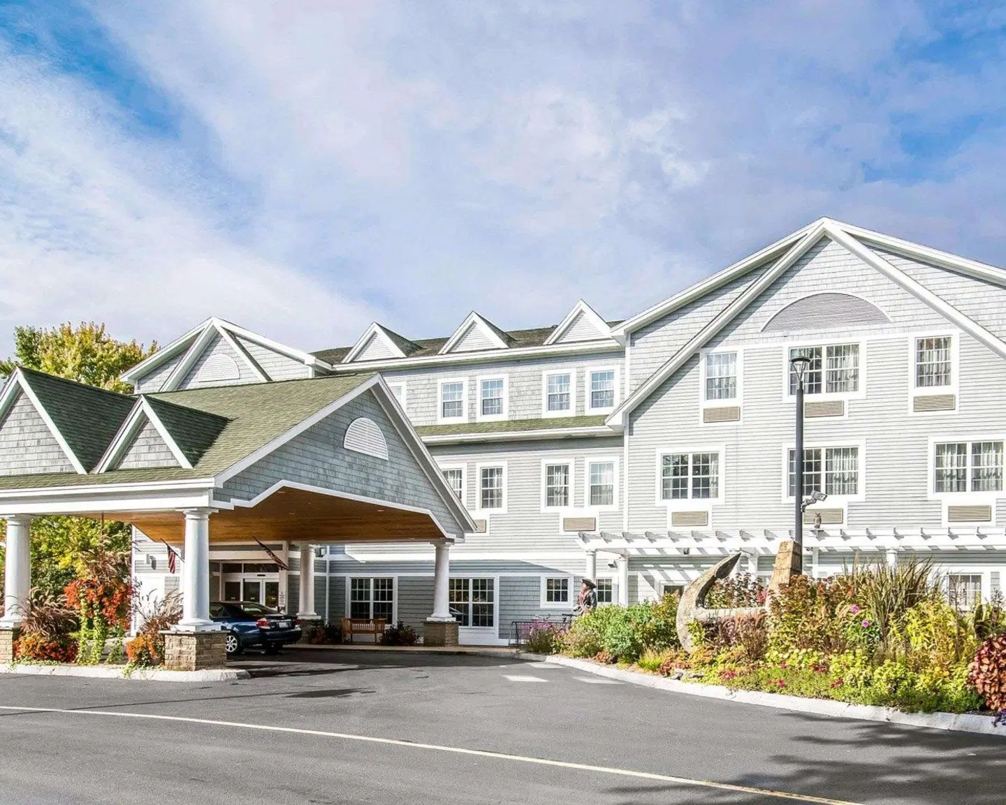 Comfort Inn & Suites EXTERIOR