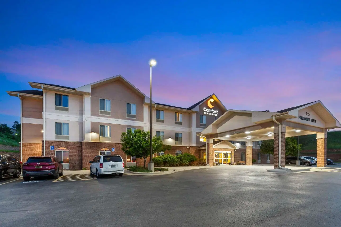 Comfort Inn & Suites EXTERIOR