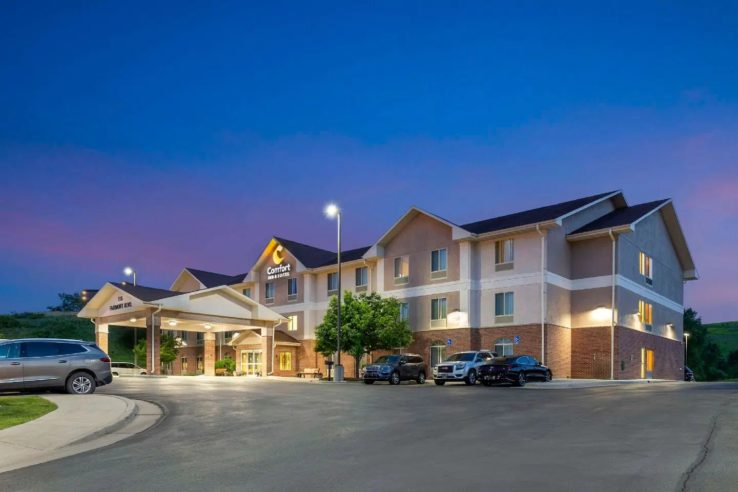 Comfort Inn & Suites EXTERIOR