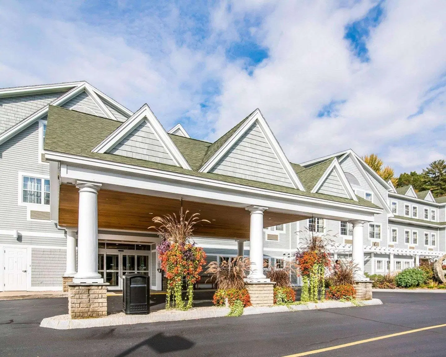 Comfort Inn & Suites EXTERIOR