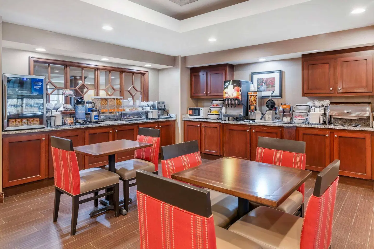 Comfort Inn and Suites Dover Bar