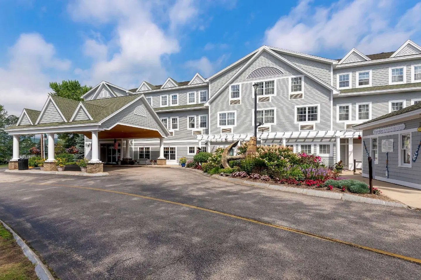 Comfort Inn & Suites EXTERIOR