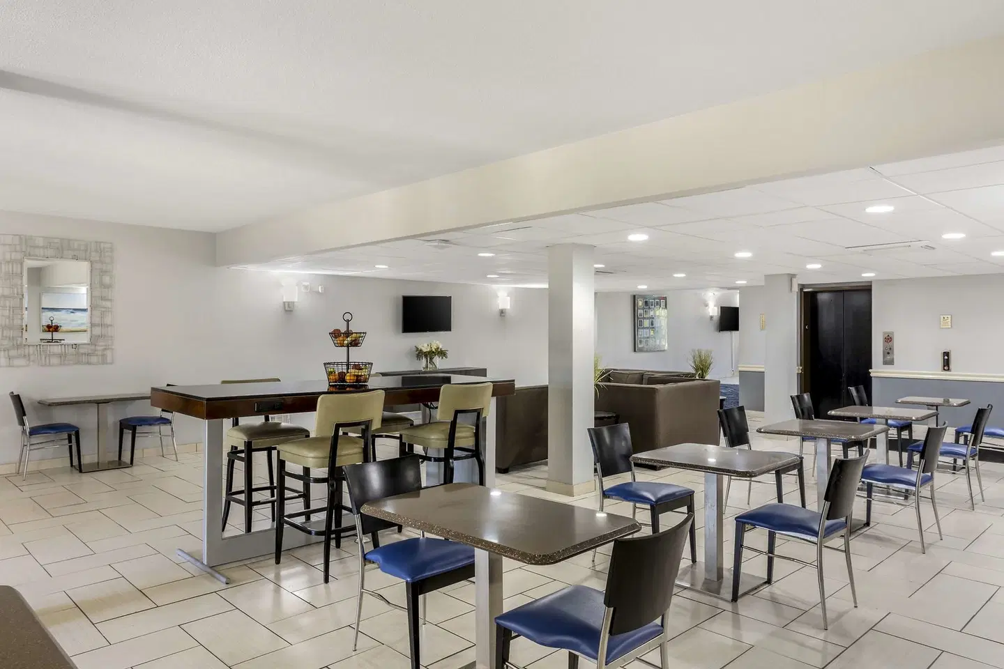 BEST WESTERN PLUS Jonesboro Inn & Suites Bar