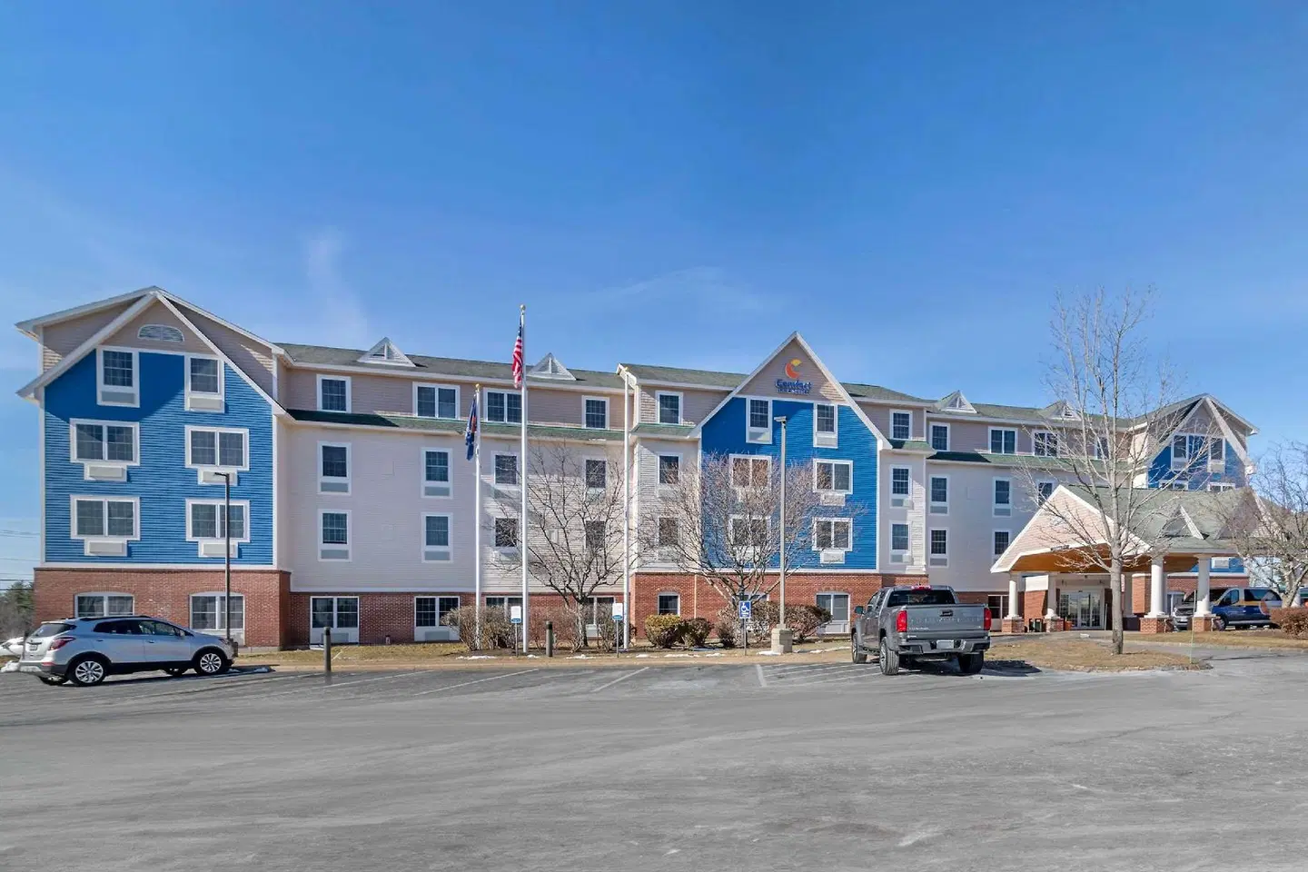 Comfort Inn and Suites Dover EXTERIOR