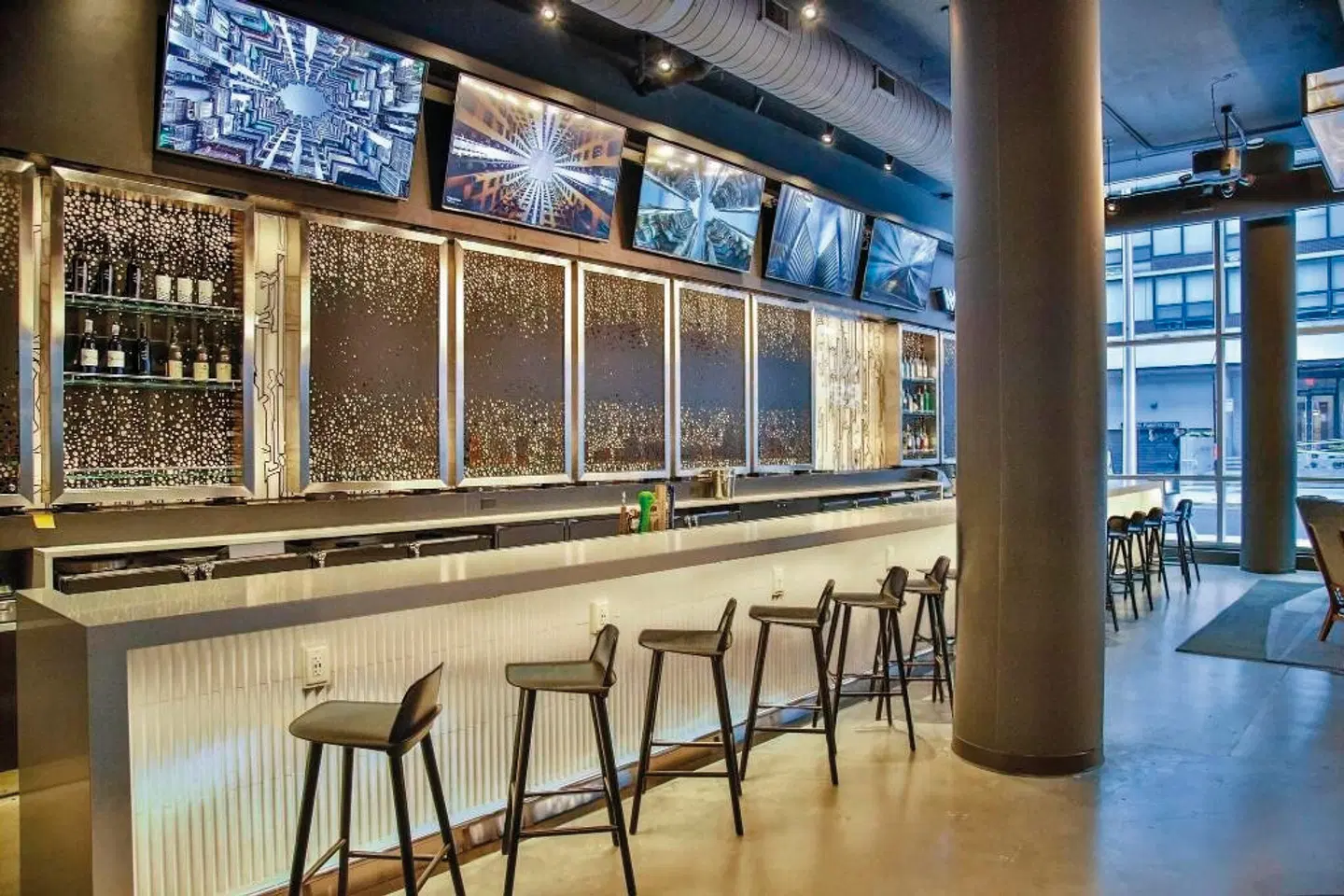 Aloft Chicago Mag Mile Bar