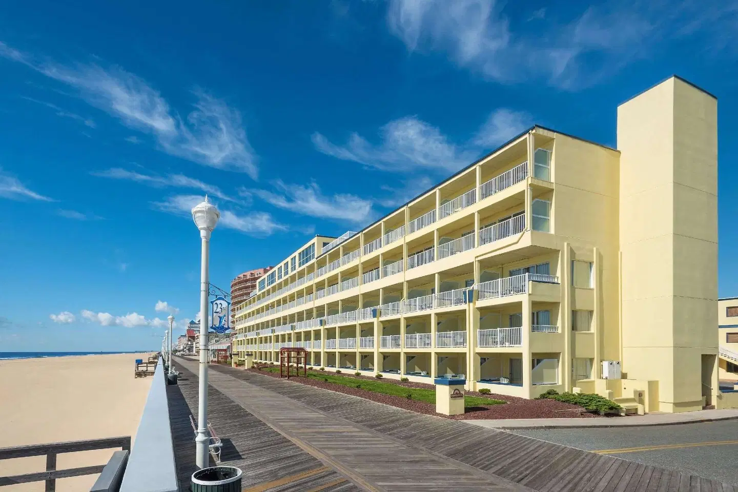 Days Inn by Wyndham Ocean City Oceanfront EXTERIOR
