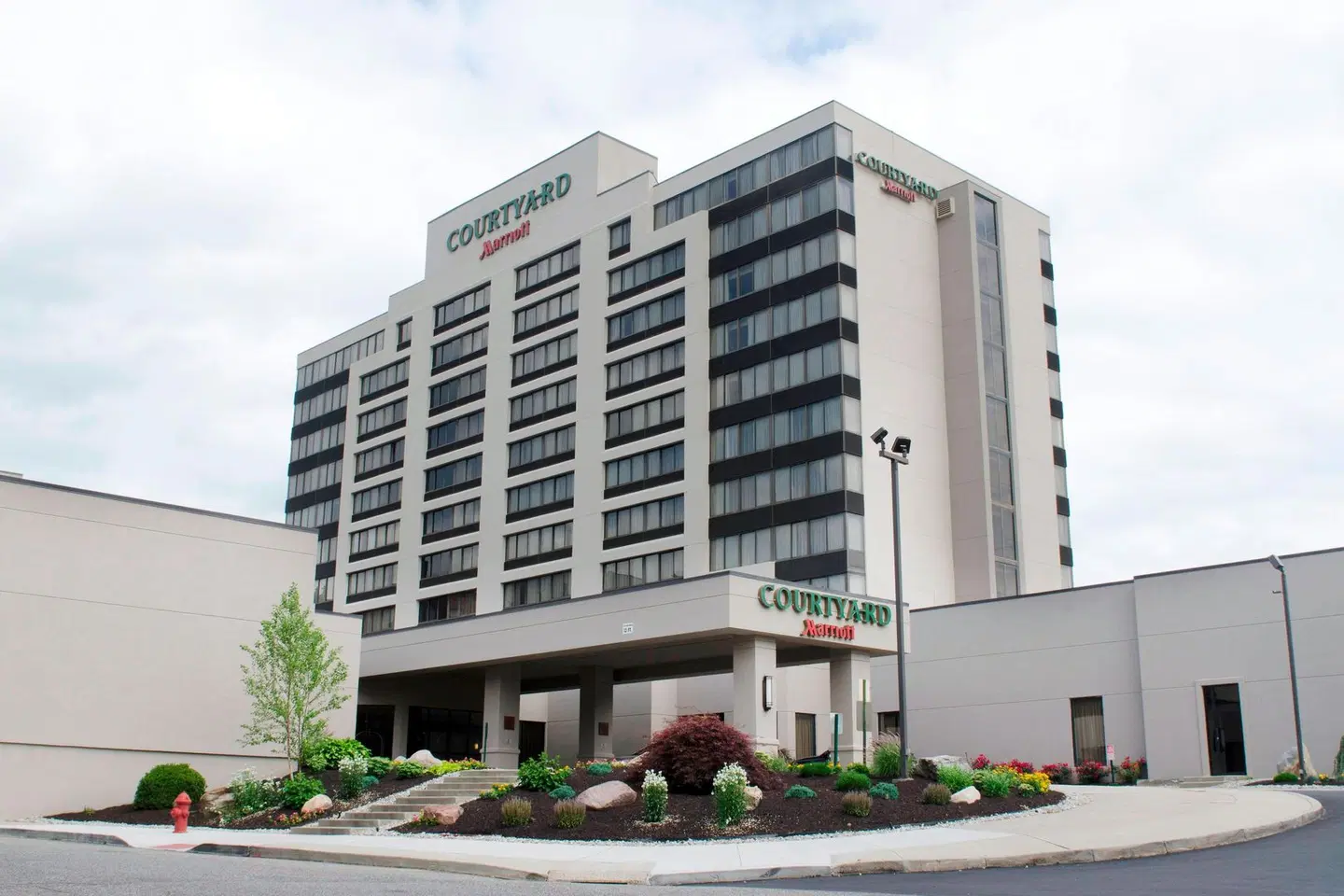 Courtyard by Marriott Waterbury Downtown EXTERIOR