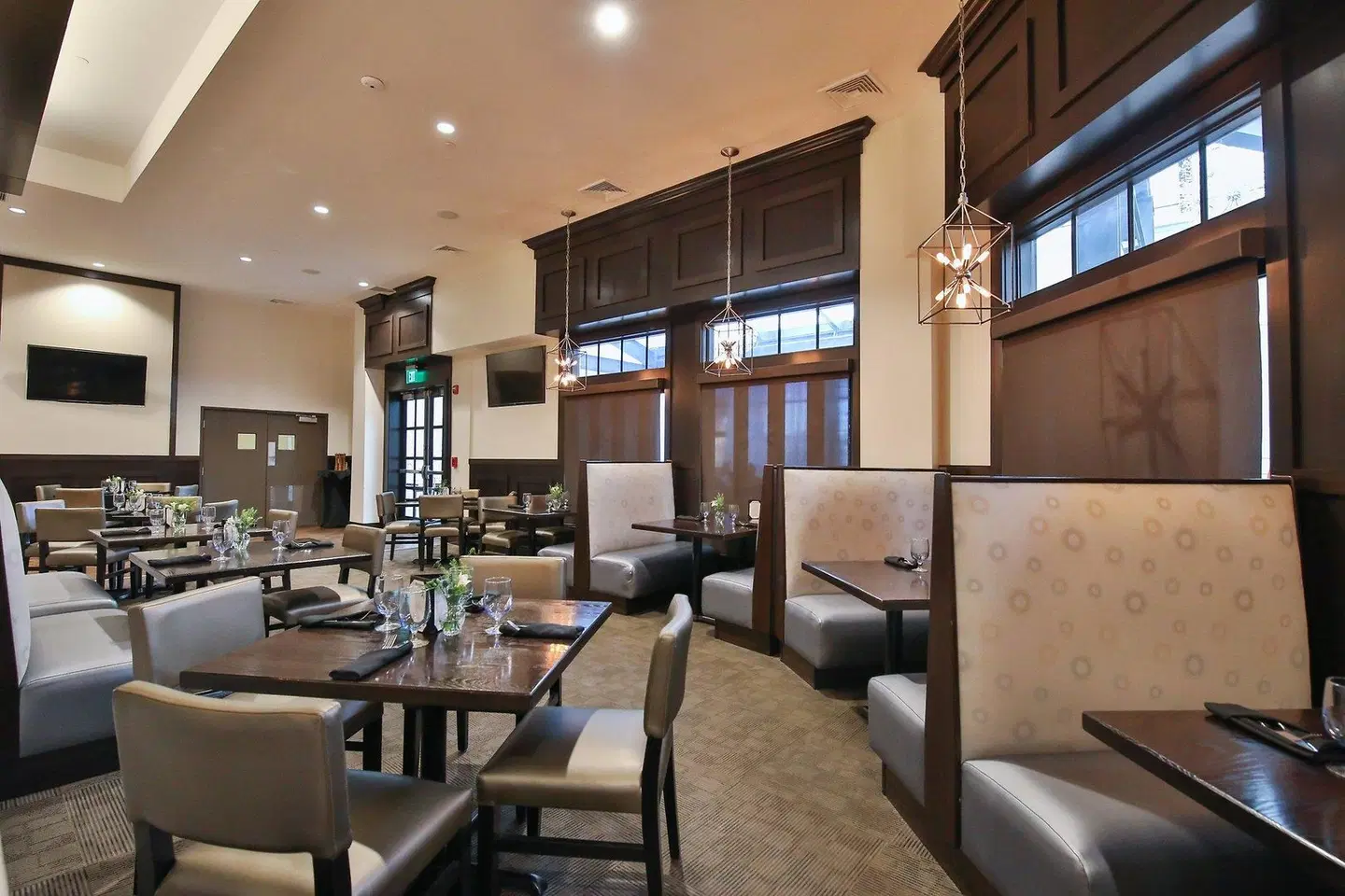 Crowne Plaza Providence - Warwick (Airport) by IHG Bar
