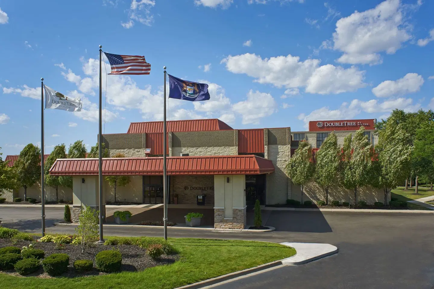 DoubleTree by Hilton Dearborn EXTERIOR