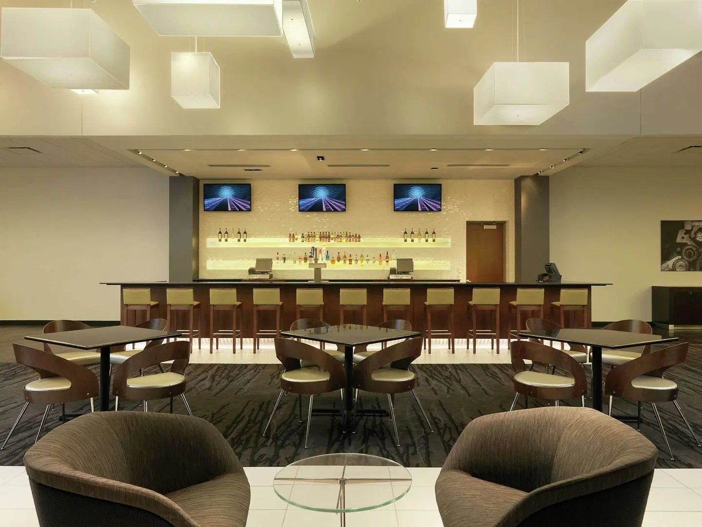 DoubleTree by Hilton Hotel Cedar Rapids Convention Complex Bar