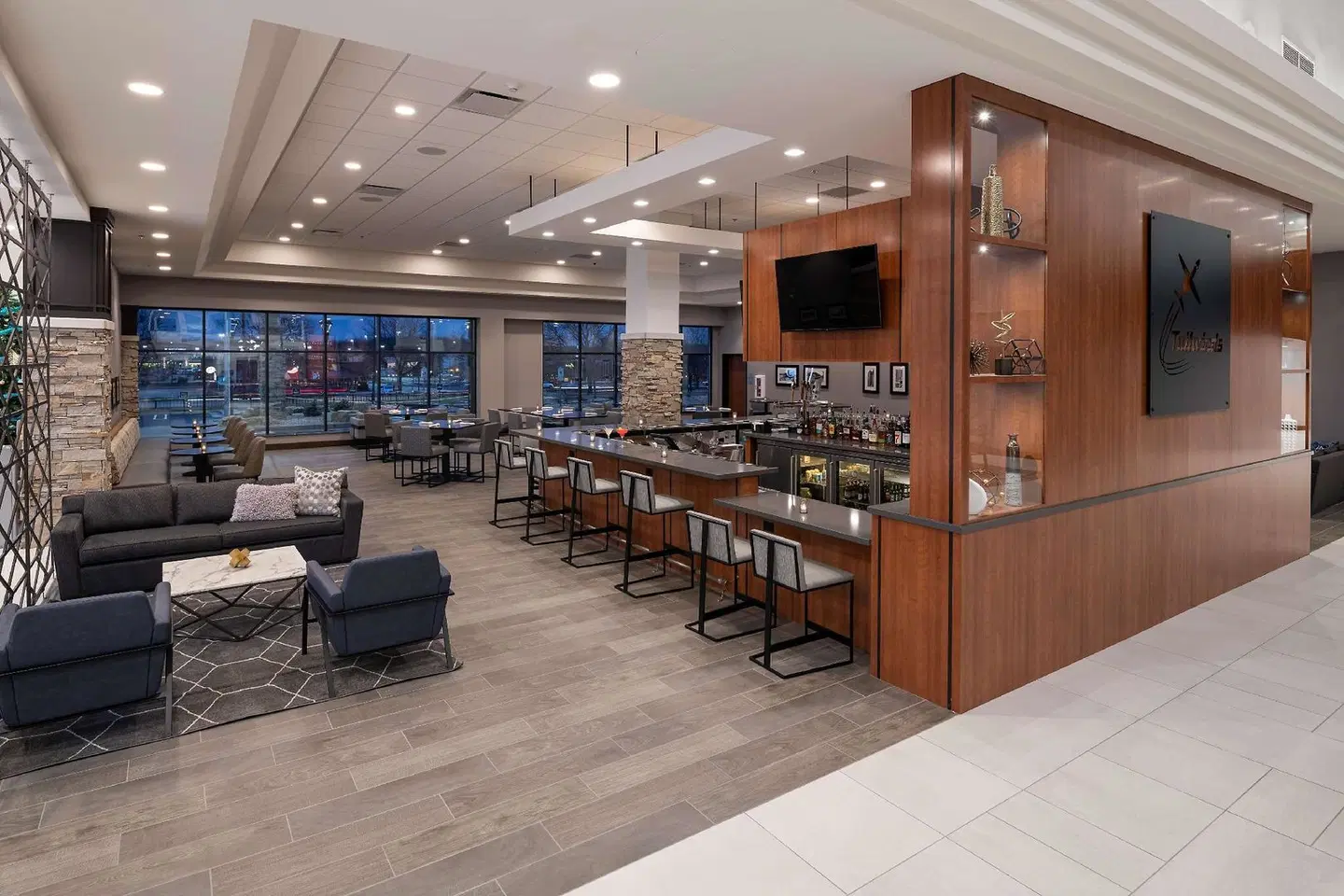 DoubleTree by Hilton Madison East Bar
