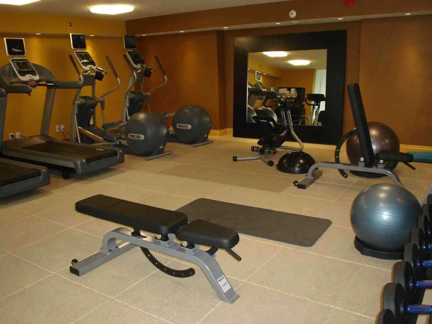 DoubleTree by Hilton Torrance - South Bay SPORTS_AND_LEISURE