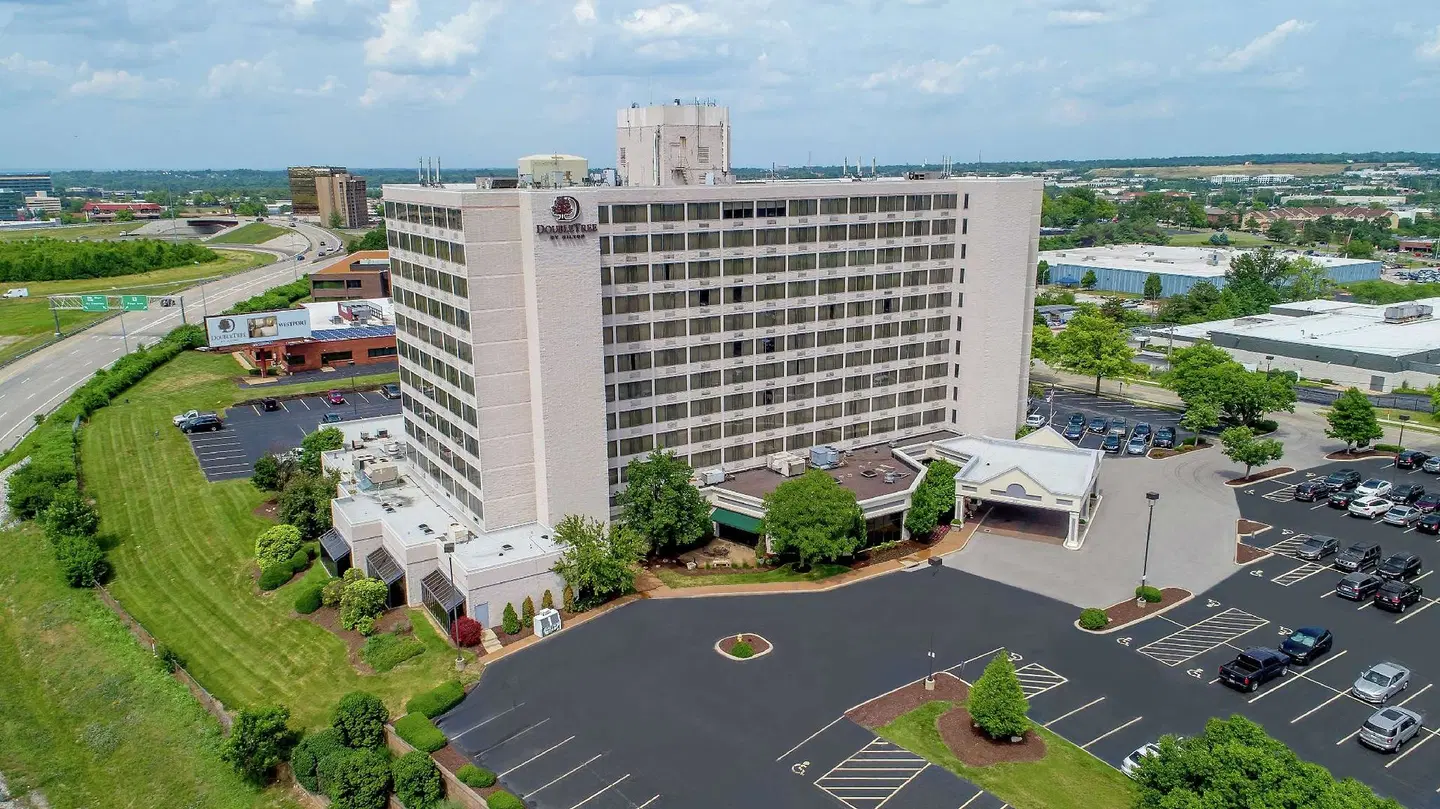 DoubleTree by Hilton St. Louis at Westport EXTERIOR
