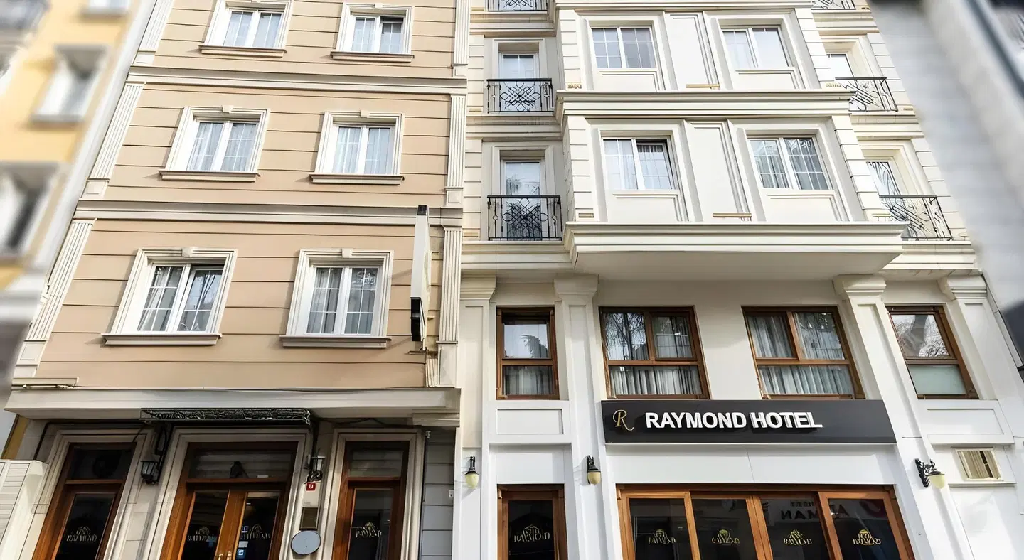 Raymond Hotel EXTERIOR
