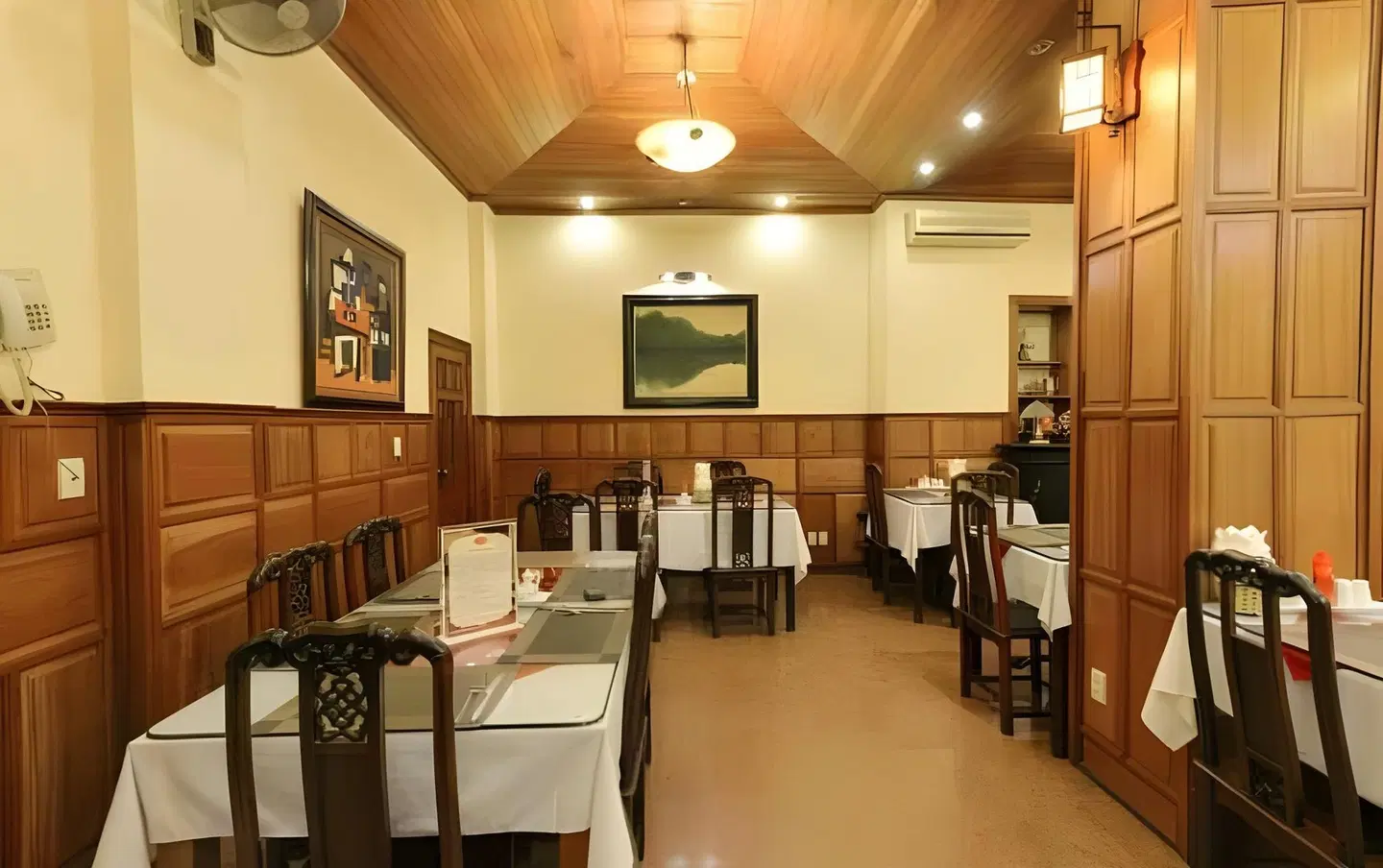 Lucky 2 Hotel - The Original Lucky Chain Restaurant