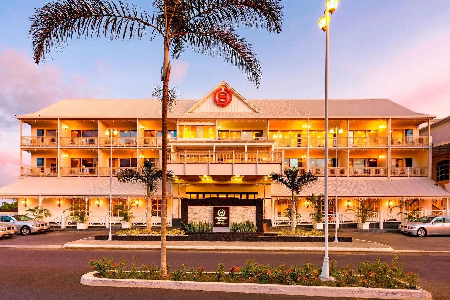 Sheraton Samoa Aggie Grey's Hotel & Bungalows EXTERIOR