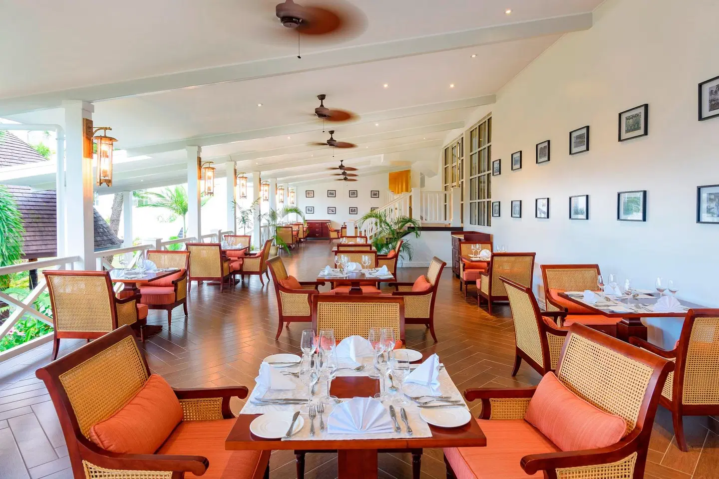Sheraton Samoa Aggie Grey's Hotel & Bungalows Restaurant