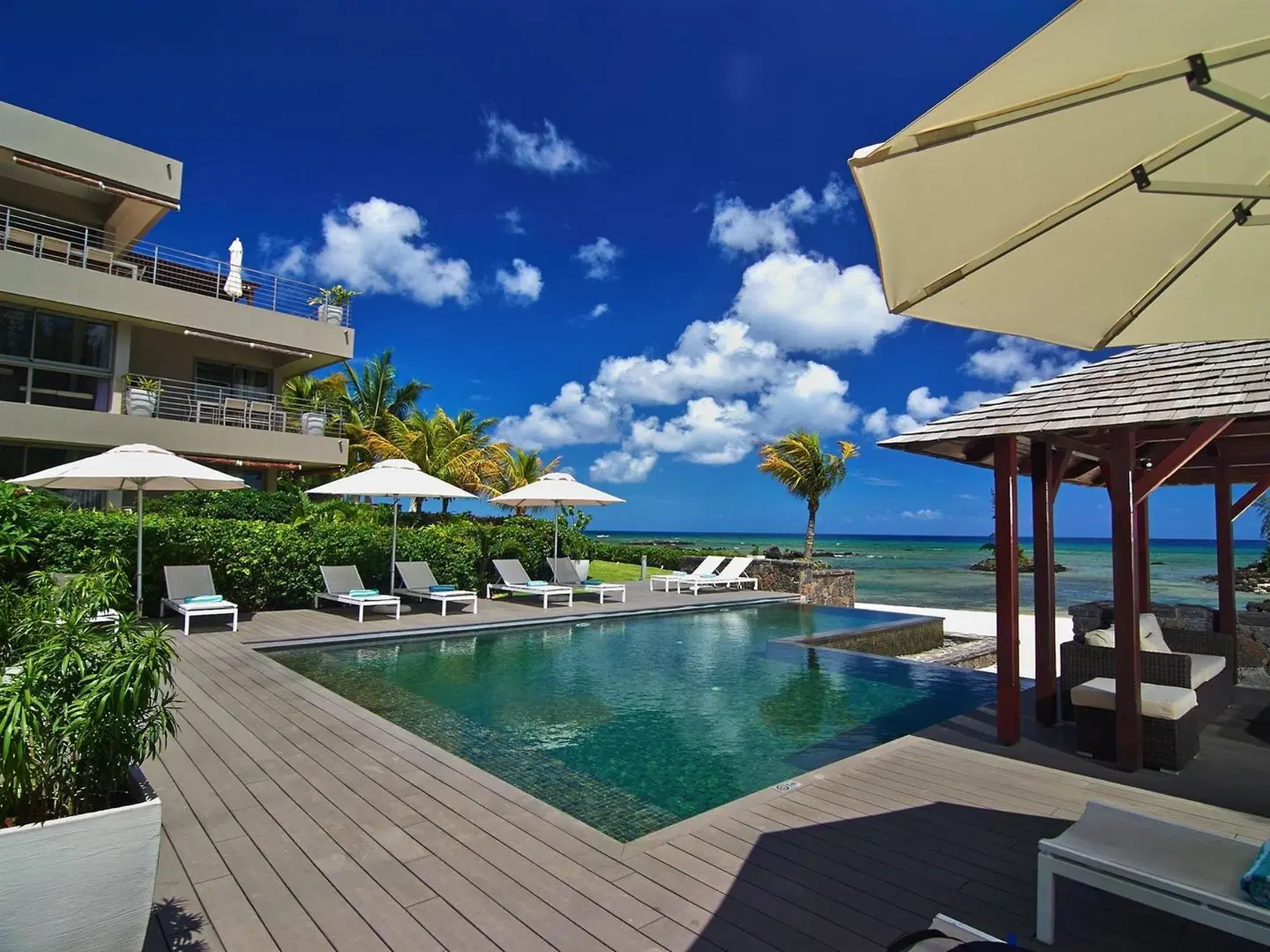 Bon Azur Beachfront Suites & Penthouses by LOV OUTDOOR_POOL