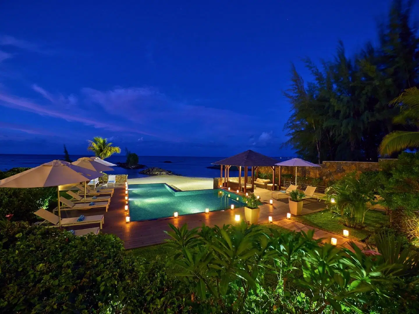 Bon Azur Beachfront Suites & Penthouses by LOV OUTDOOR_POOL