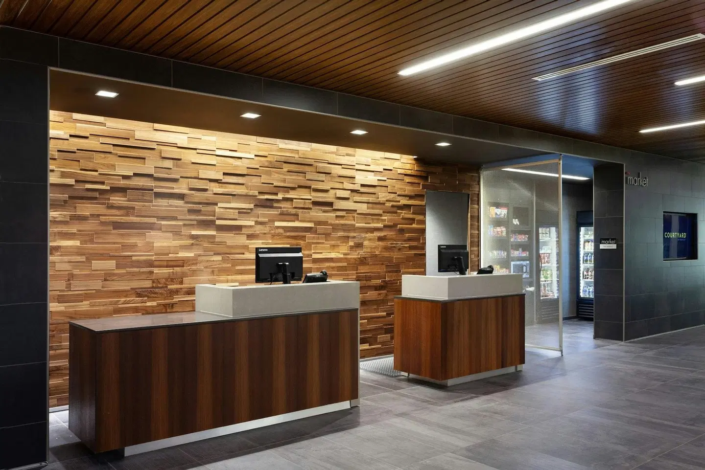 Courtyard by Marriott Winter Haven Bar