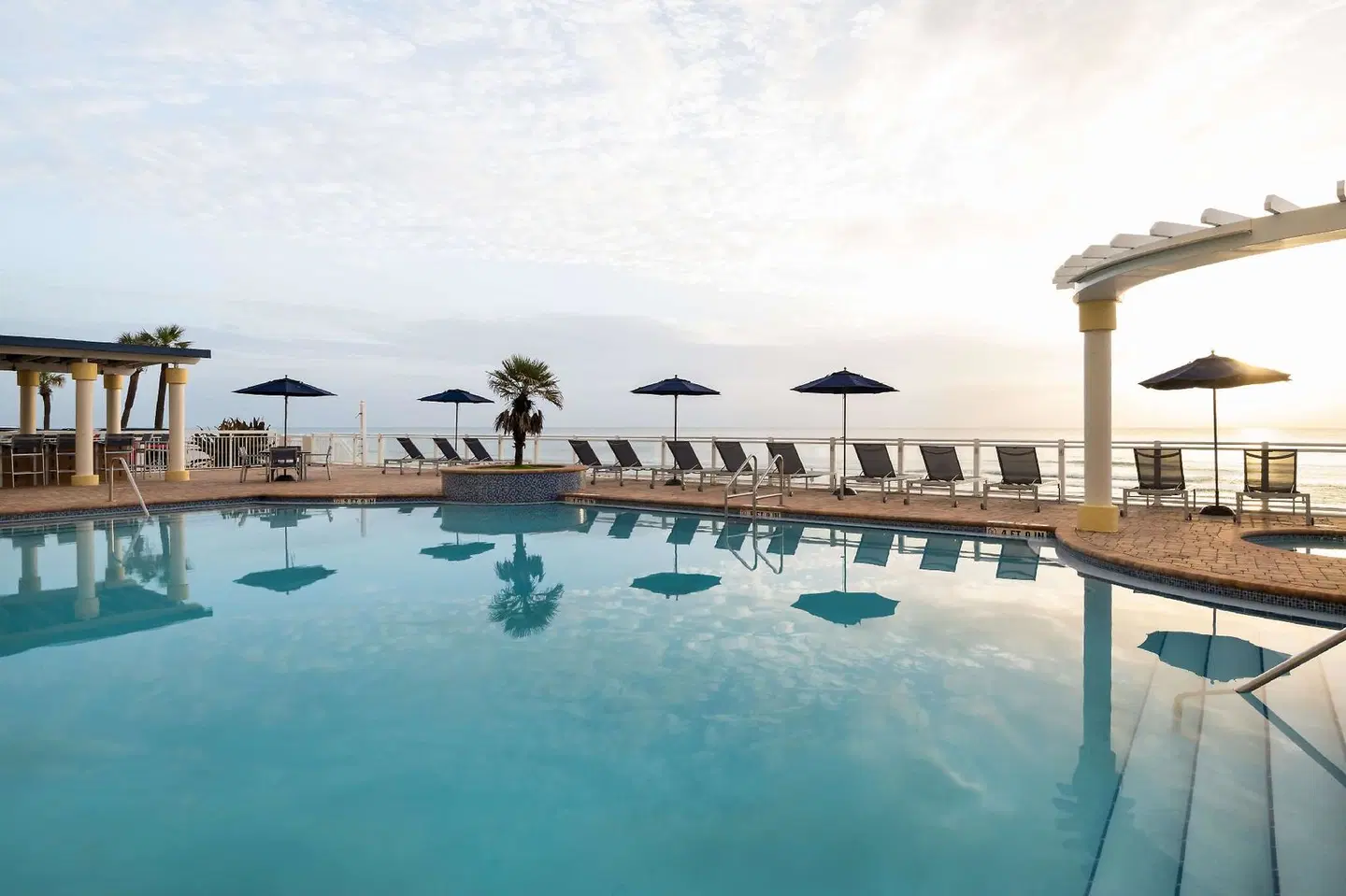 Hilton Garden Inn Daytona Beach Oceanfront OUTDOOR_POOL