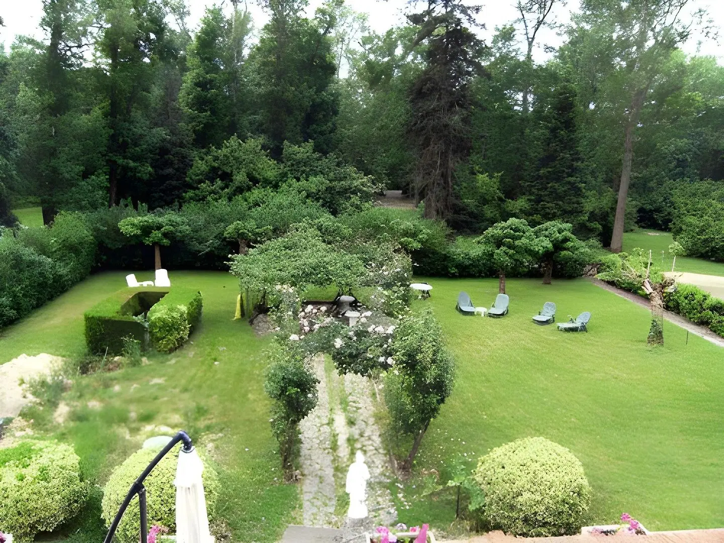Hostellerie De La Roseraie Garten